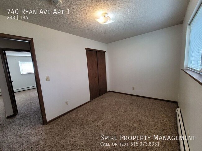 Building Photo - Hiawatha 2 bedroom 1 bath, heat and water ...
