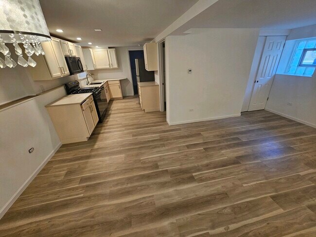 Foto del edificio - 4701 W Berteau Ave