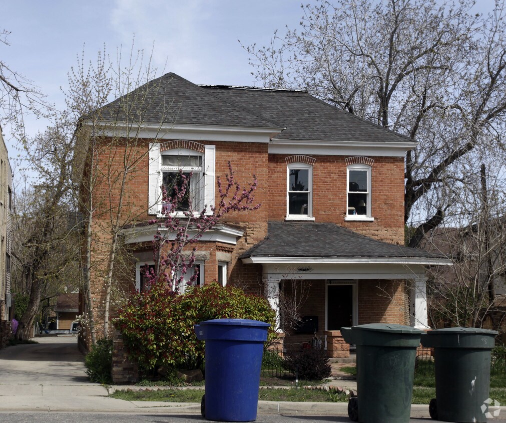 Building Photo - 132 B St