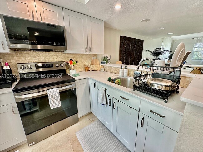 Foto del edificio - 4600 SW 67th Ave
