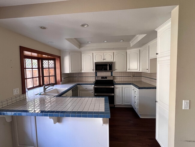 Kitchen - 21112 Via Corrillo