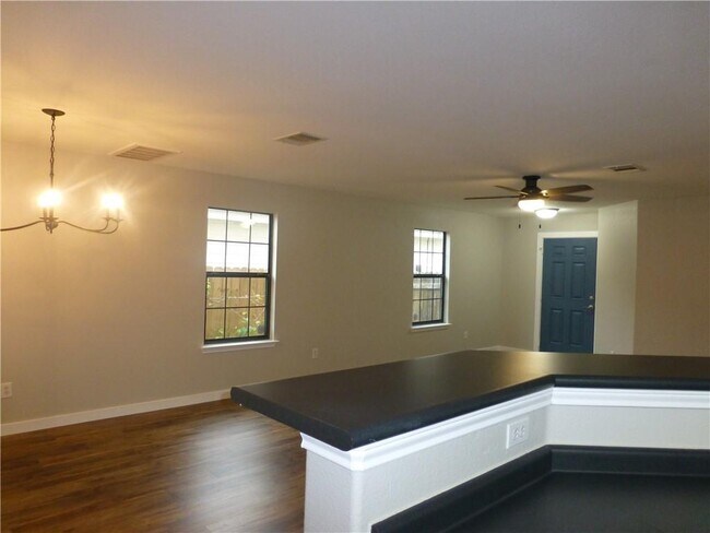 Building Photo - 5513 Sunday Silence Dr