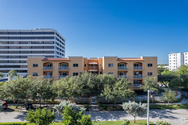 Foto del edificio - 1300 NE 109th St