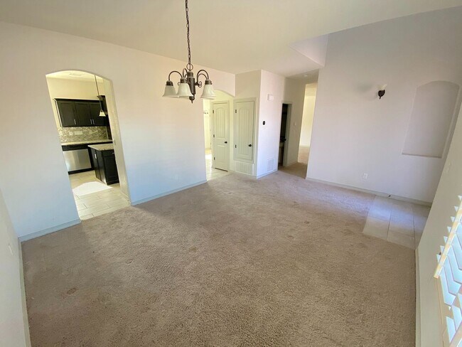 Foto del edificio - East El Paso 4 bed Refirg A/C