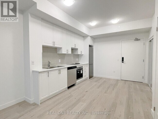 Building Photo - 461 Green Rd