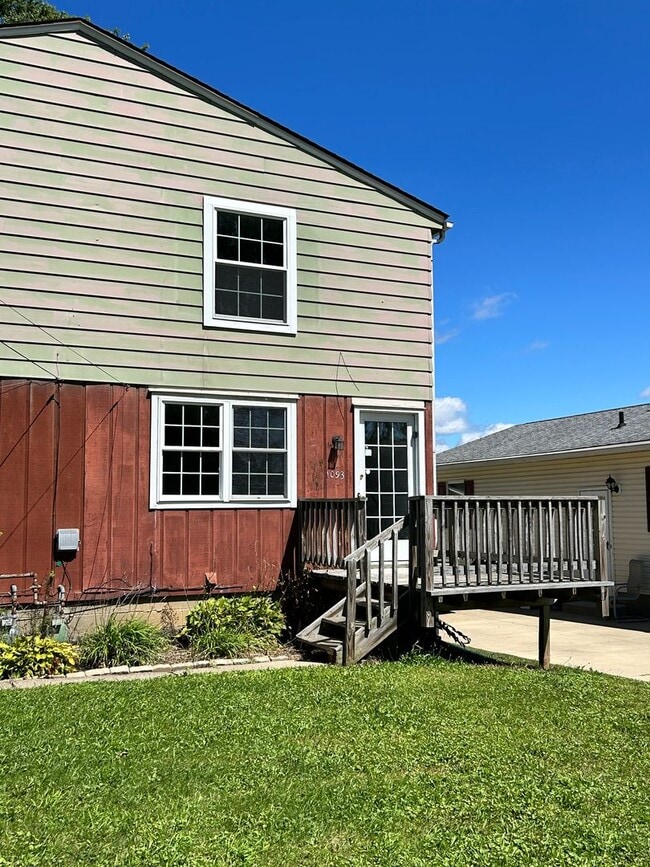 Building Photo - 1093 Stratford St