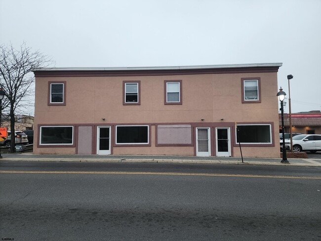 Building Photo - 118 S Main St