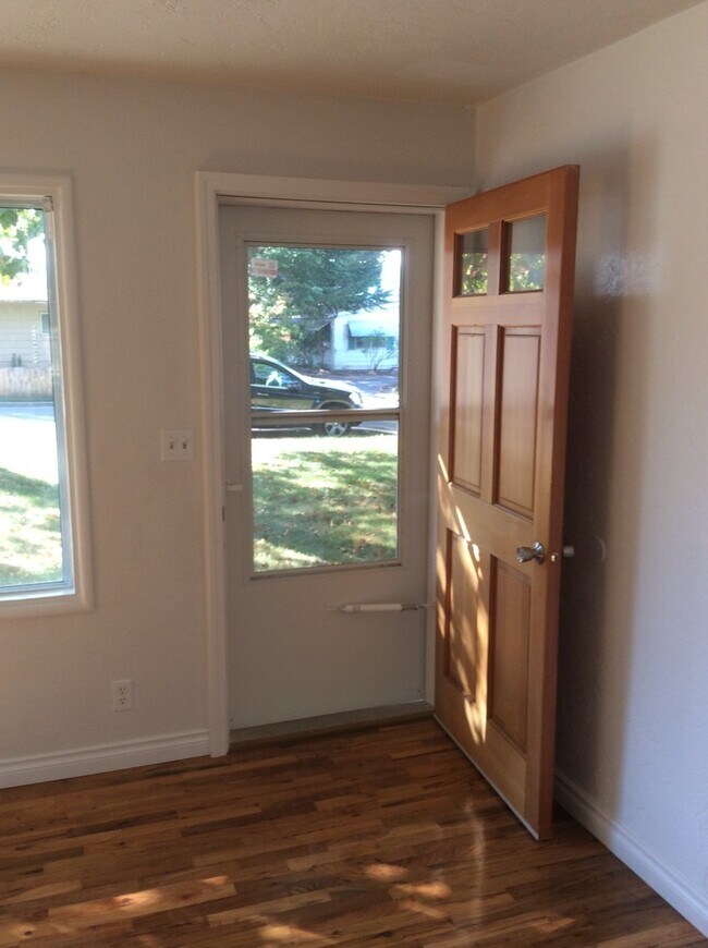 Foto del edificio - 285 Clover Ln