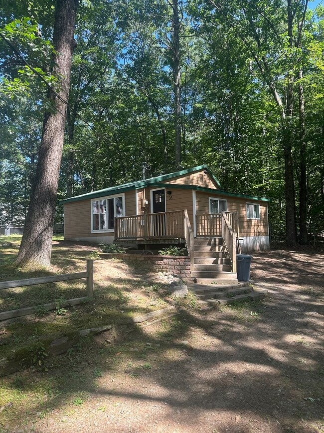 Building Photo - 38 Sunny Ln