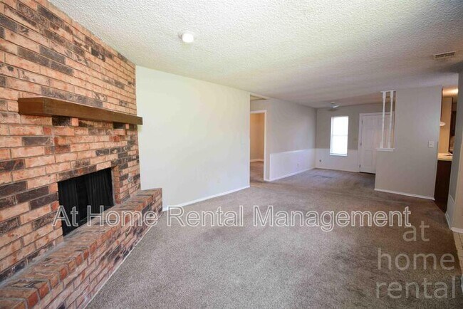 Foto del edificio - 740 W Commercial St