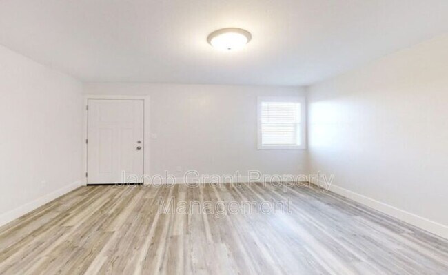 Building Photo - 290 Opal Ct