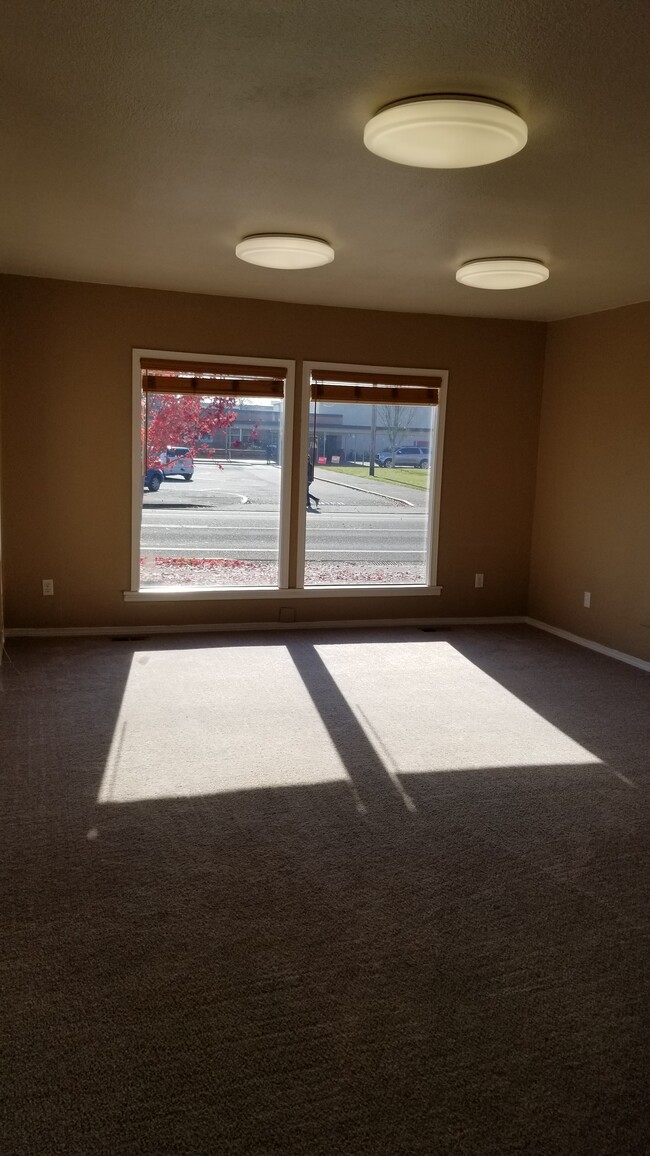 Living Room - 1055 SW Queen Ave