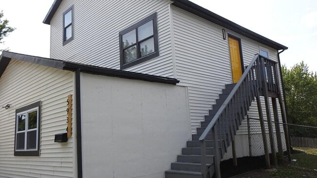 Building Photo - 5934 Elmwood Ave