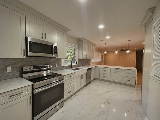 Photo - 456 Sharon Dr House