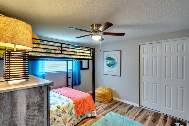 Building Photo - MAVEs VACA 6434-6436 5th St W. Bradenton 34207