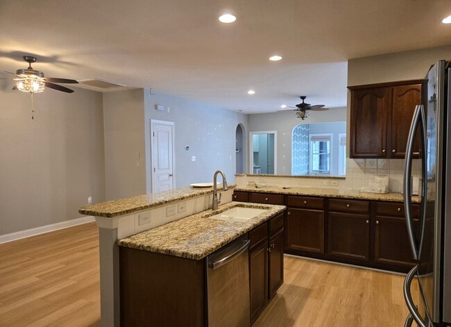 Building Photo - 8014 Ladys Secret Dr