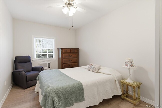 Foto del edificio - 120 Greenlawn Rd