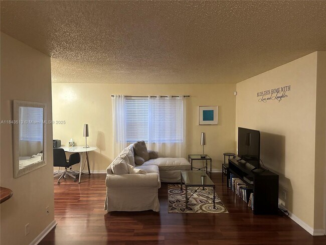 Foto del edificio - 8606 SW 3rd St