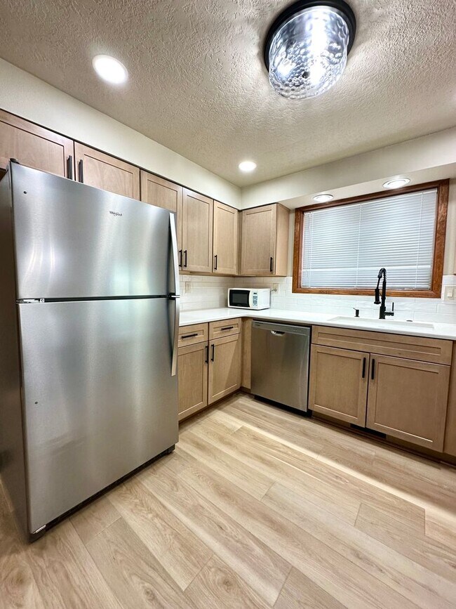 Foto del edificio - Remodeled 3 Bed Home in Deschutes River Woods with A/C & Large Fenced Yard