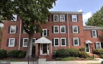 Building Photo - 2802 S Columbus St