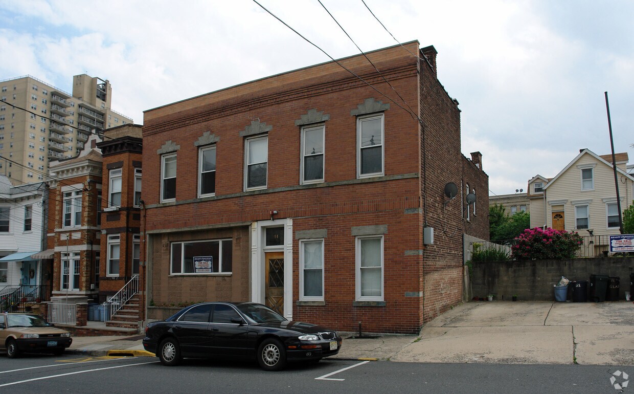 Primary Photo - 51 68th St