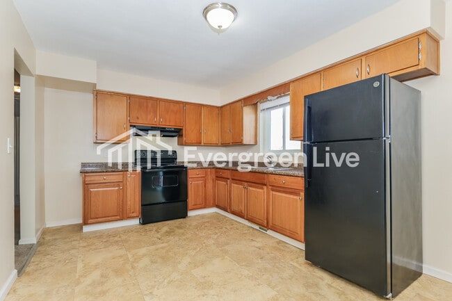 Building Photo - 804 Fallview Ave