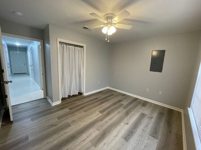 Building Photo - House for rent!