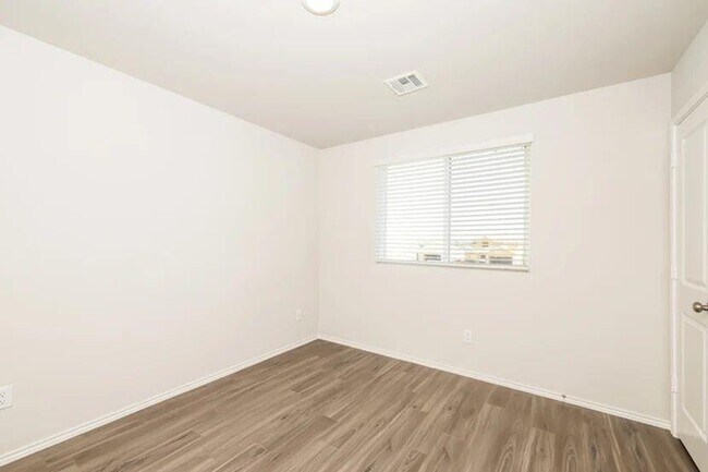 Foto del edificio - 1809 Crimson Lake Blvd