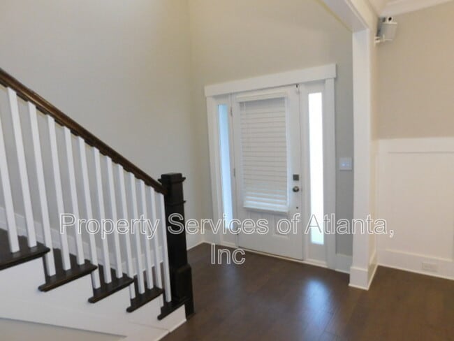 Building Photo - 4652 Sweetwater Ave