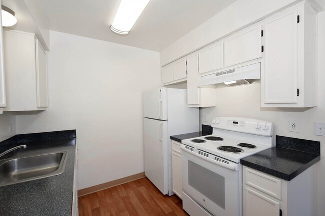 Building Photo - 12085 SW 135th Ave