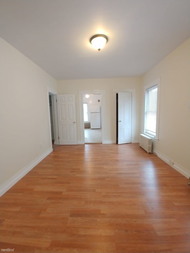 Building Photo - 4 br, 2 bath  - 287 Lloyd St Fl 2