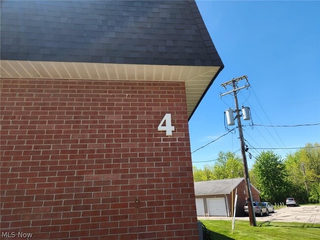 Foto del edificio - 216 Moore Rd