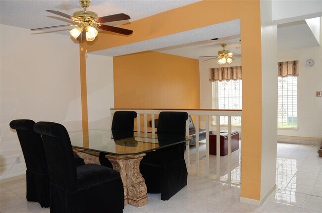 Foto del edificio - 10914 Village Bend Ln
