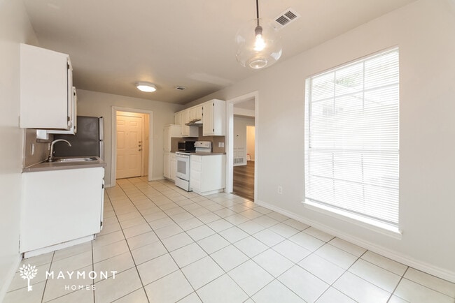 Building Photo - 5224 Gaelic Ct