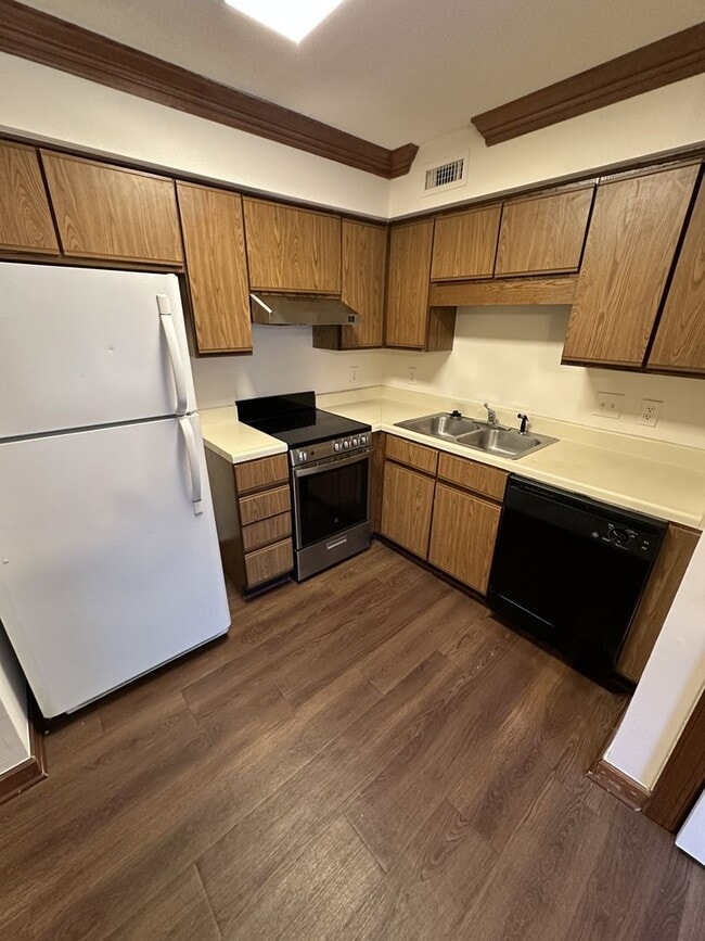 Building Photo - 1 Bedroom 1 Bathroom Condo!