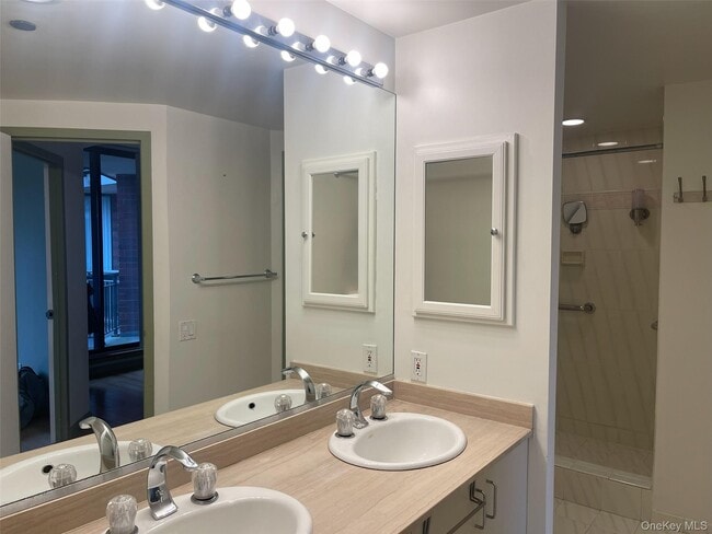 Foto del edificio - 50 E Hartsdale Ave