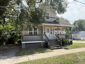 Building Photo - 521 12th Ave