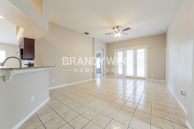 Building Photo - 1427 Lake Shore Ranch Dr