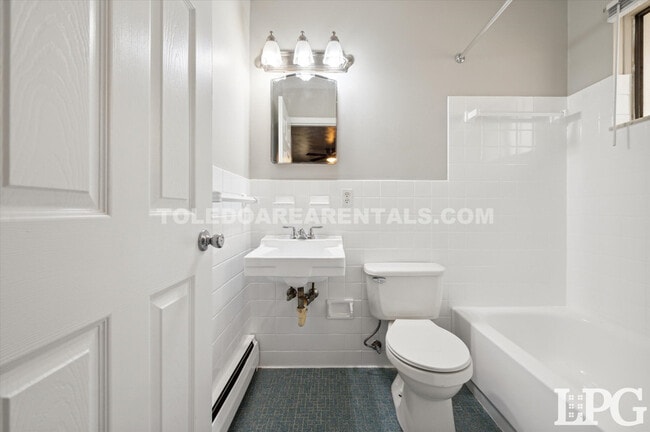 Foto del edificio - 648 Eleanor Ave