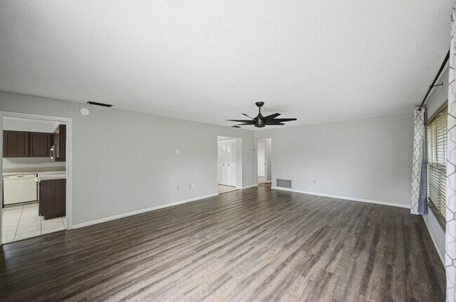 Foto del edificio - ???? Spacious 3-Bedroom Rental on .39 Acres in Desirable SE Ocala!