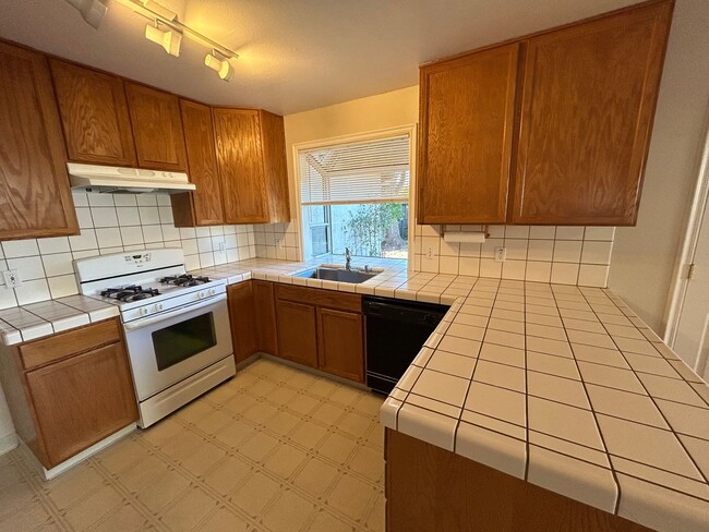 Foto del edificio - Charming Concord Gem! 3?Bed/2?Bath Single-...