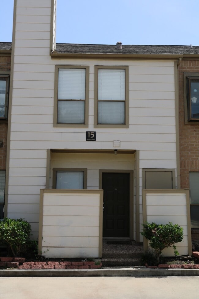 Building Photo - 8299 Cambridge St