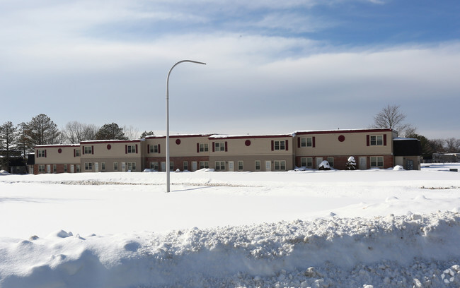 Front of Building - Colonial Square