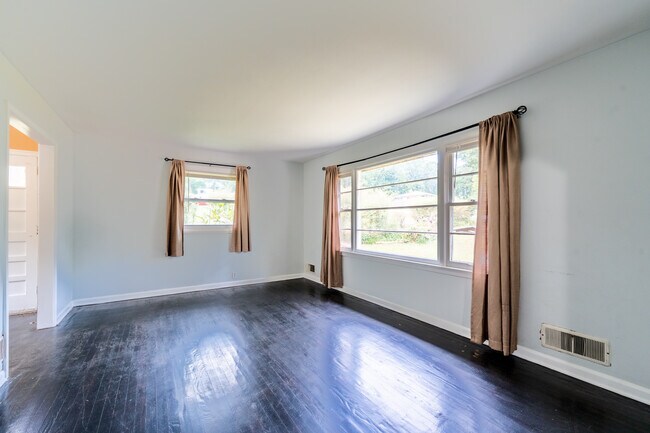 Photo - 4285 Mercer Rd House