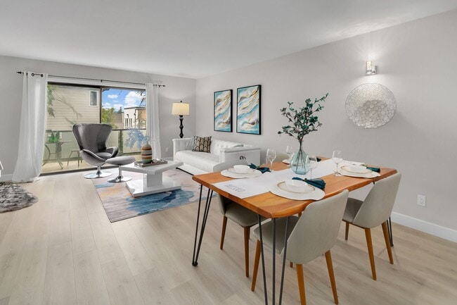 Building Photo - Fantastic location in the heart of downtown Kirkland!