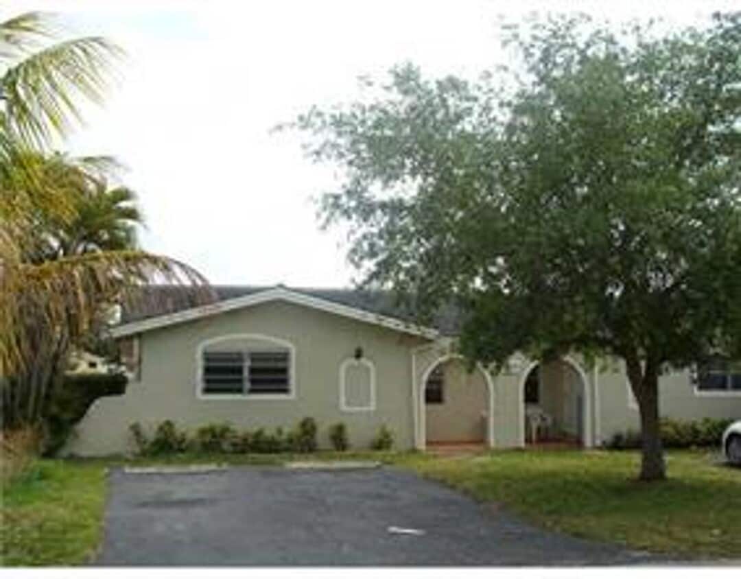Foto principal - 10620 NW 37th St