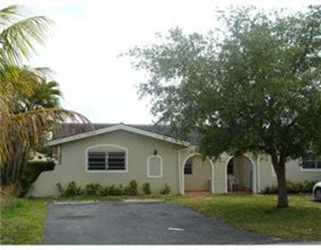 Primary Photo - 10620 NW 37th St