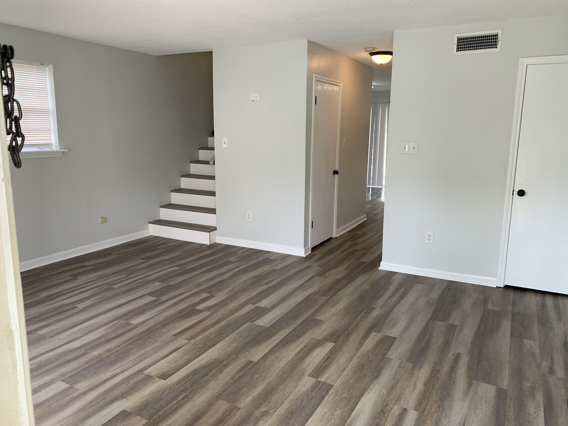 Living Room - 562 Terrace St