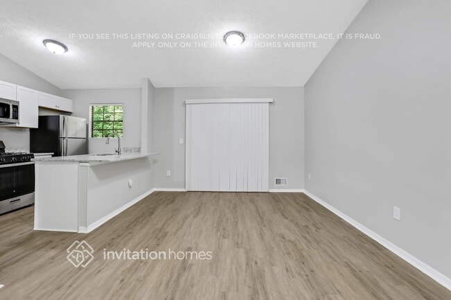 Foto del edificio - 5544 Petite Point