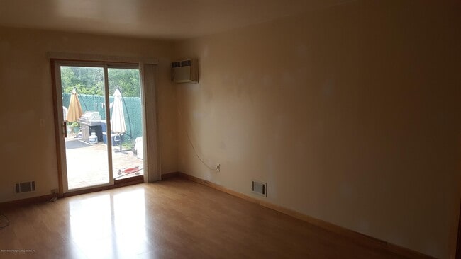 Building Photo - 477 Klondike Ave